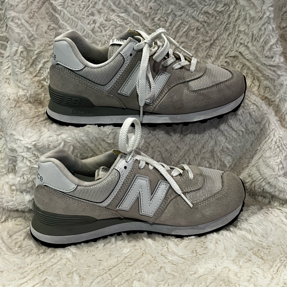 New Balance 574  Light Gray and White Sneakers size 8 - Picture 8 of 10